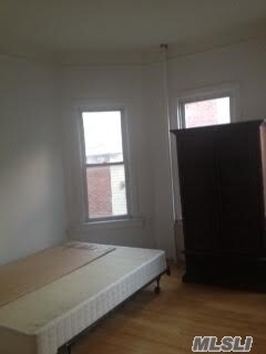 Foto del edificio - 160-37 Highland Ave