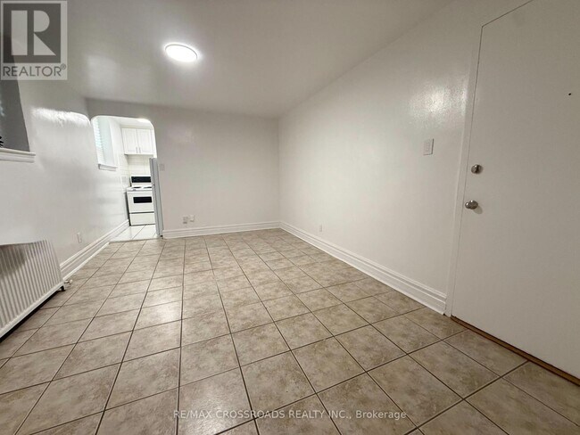 Photo du bâtiment - 2770-2770 Yonge St