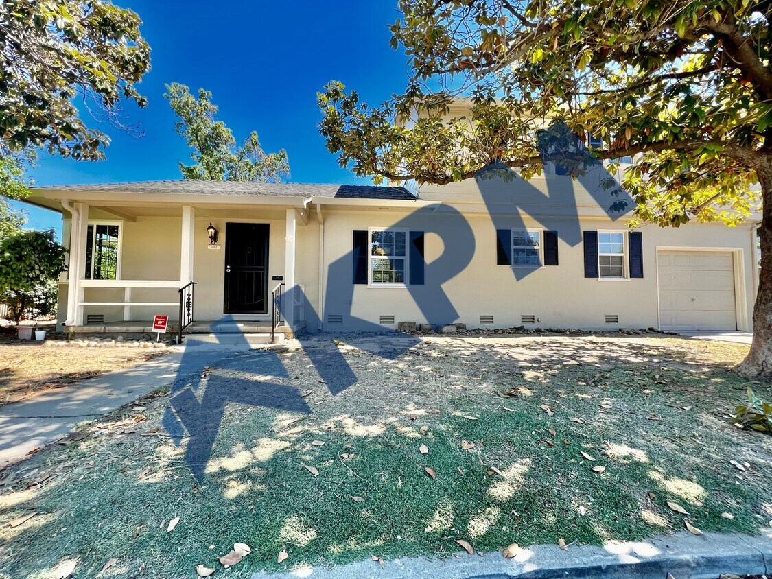 Foto principal - 401 W. Mariposa Ave., 2945-2949 Pacific Ave.