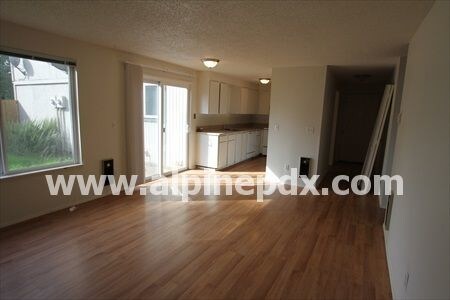 Building Photo - Townhome Styled Apt w/ Fenced Yard