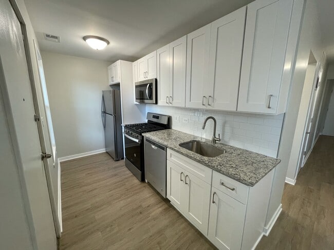 Photo - 2677 N Lincoln Ave Apartments