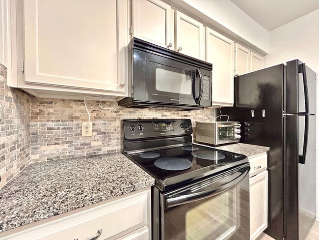 Foto del edificio - Welcoming 2-Bedroom, 2-Bath Home with Natu...
