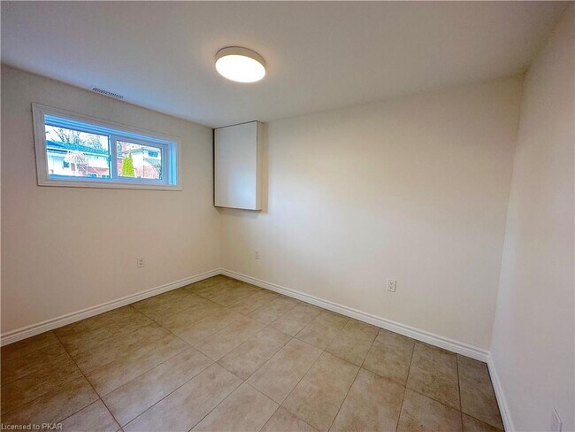 Photo du bâtiment - 978 Silverdale Rd