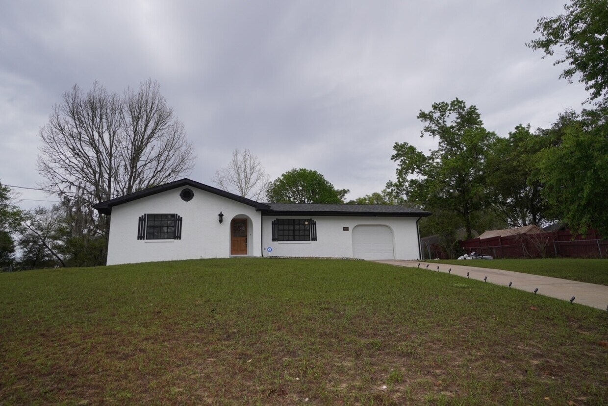 5526 S Bristol Terrace, Inverness, FL 34452 House for Rent in