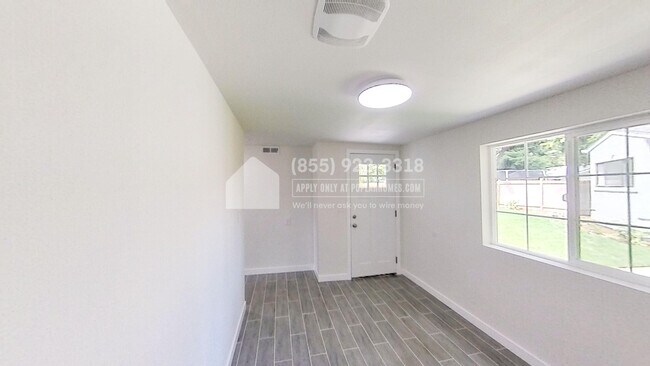 Foto del edificio - 3930 NE 6th Pl