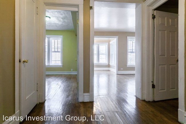 Building Photo - 7024-7026 S Clyde Ave