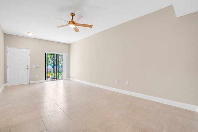Building Photo - 2802 Sarento Pl