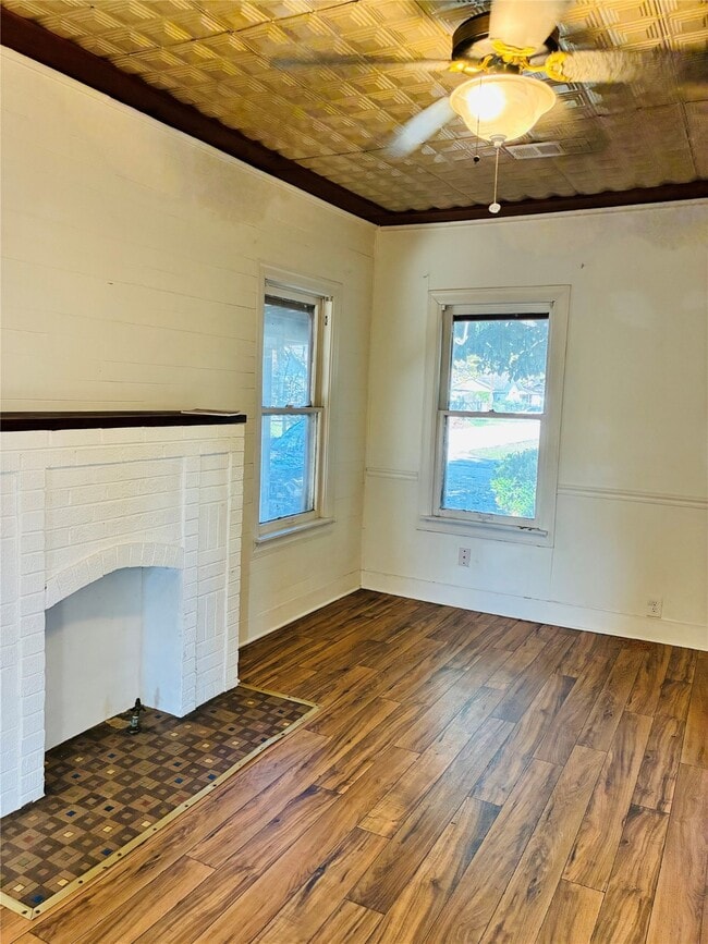 Building Photo - 702 Caplin St