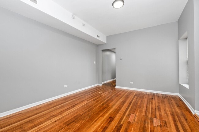 Building Photo - 5201 S Calumet Ave