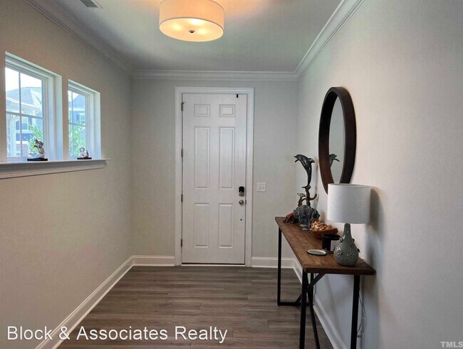 Building Photo - 3 br, 2.5 bath House - 2946 Thirlestane Dr.
