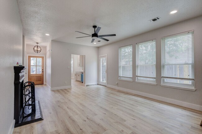 Foto del edificio - 3948 Overlake Dr