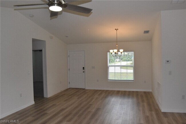 Building Photo - 1583 Glenan Rd