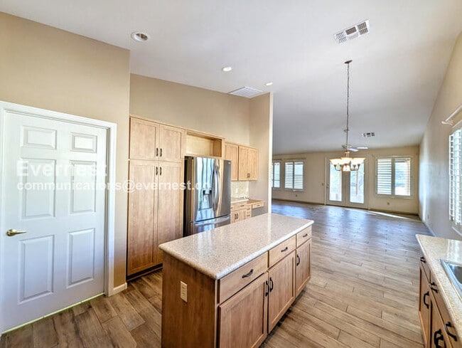 Foto del edificio - 38090 S Desert Highland Dr