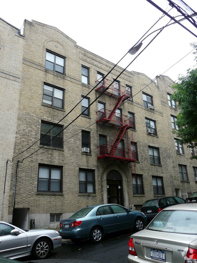 Foto del edificio - 268 E 237th St