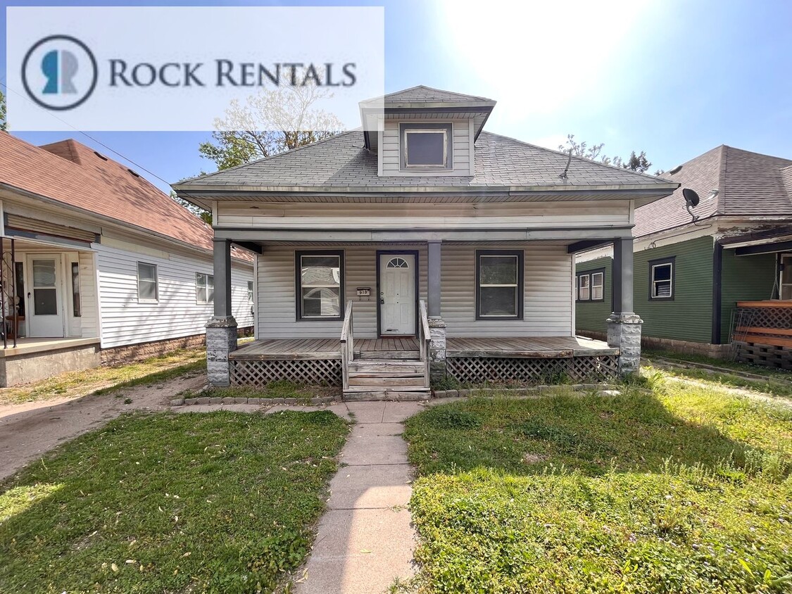 Primary Photo - 2 Bed 1 Bath with Off Street Parking
