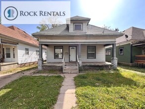 Building Photo - 918 N Poplar St