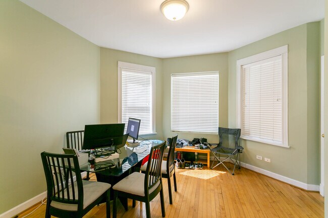 Foto del edificio - 2701 N Richmond St