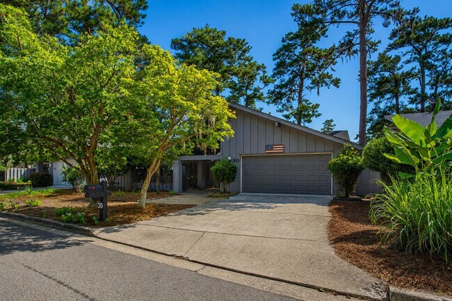 Building Photo - 30 Village Green Cir