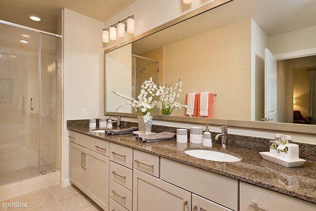 Foto del edificio - 1 br, 1 bath Apartment - 2817 W Dallas St 755