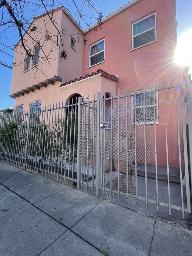 Primary Photo - 1208 S St Andrews Pl