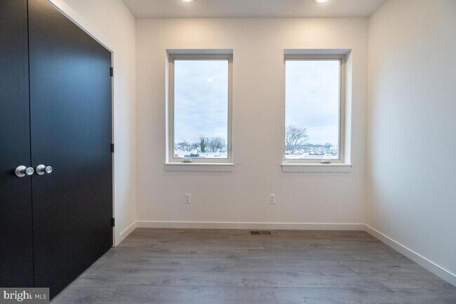 Foto del edificio - 221 S Cecil St