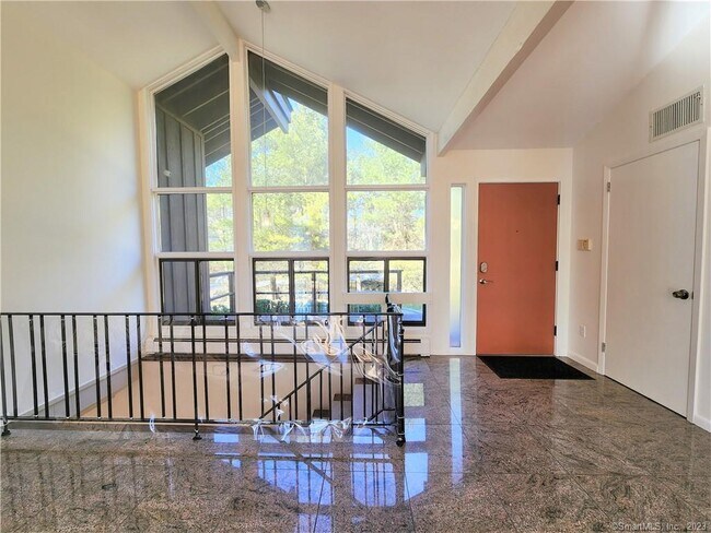 Foto del edificio - 14 Constance Ln