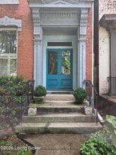 Building Photo - 122 E Oak St