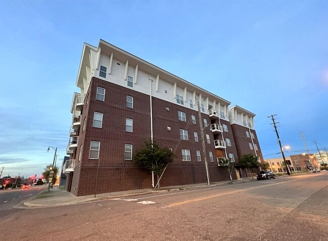 Building Photo - 426 N Front St