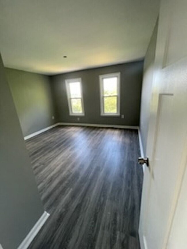 Building Photo - Fully Rehabbed 4 bedroom home for rent