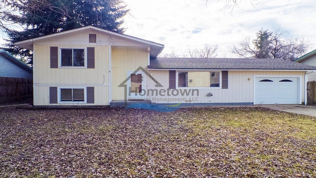 Primary Photo - 3 Bed 1.5 Bath with Garage & Fenced Yard