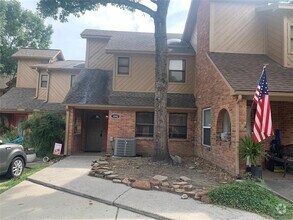 Building Photo - 3842 Knollcrest Dr