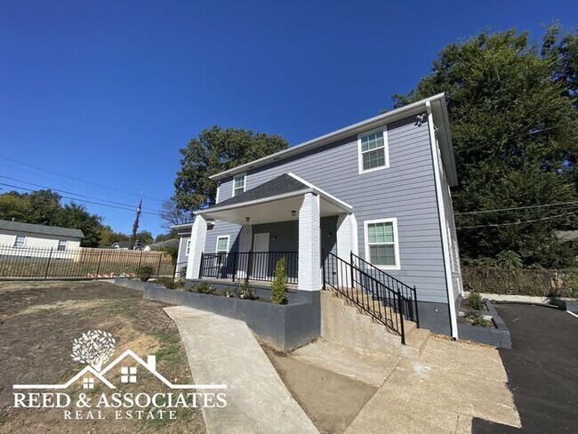 Building Photo - Completely Renovated Near Copper Young!