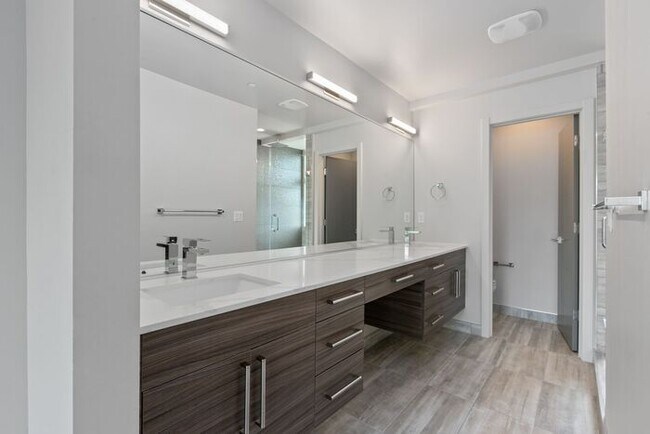 Building Photo - Stunning Ultra-Modern Capitol Hill View Home with Air Conditioning