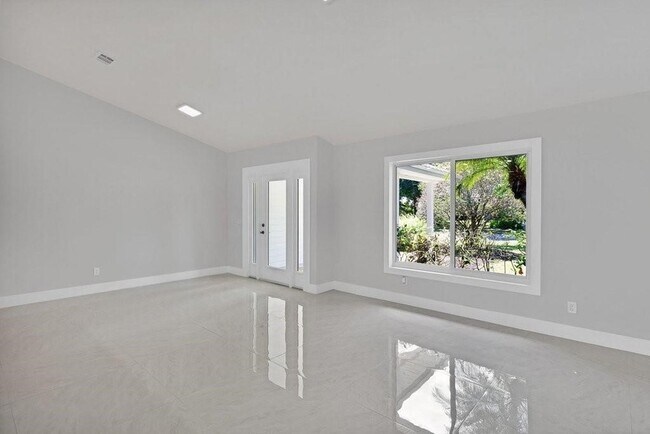 Foto del edificio - 5760 36th Pl