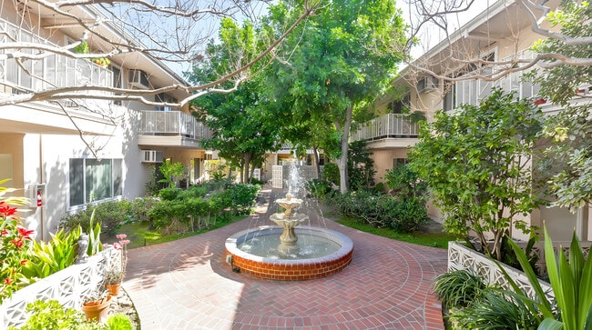 Building Photo - 445 E Magnolia Blvd