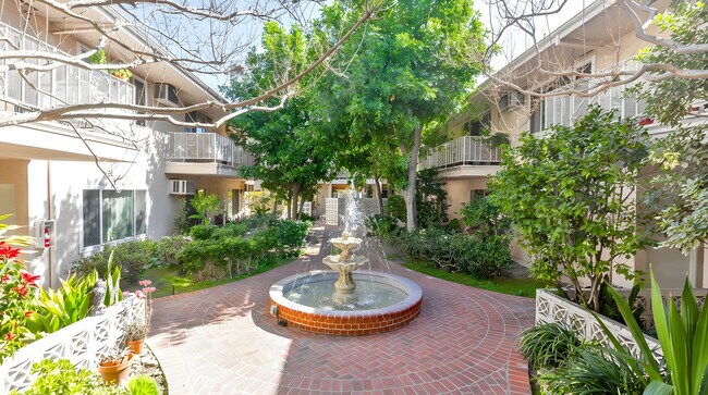 Foto del edificio - 445 E Magnolia Blvd