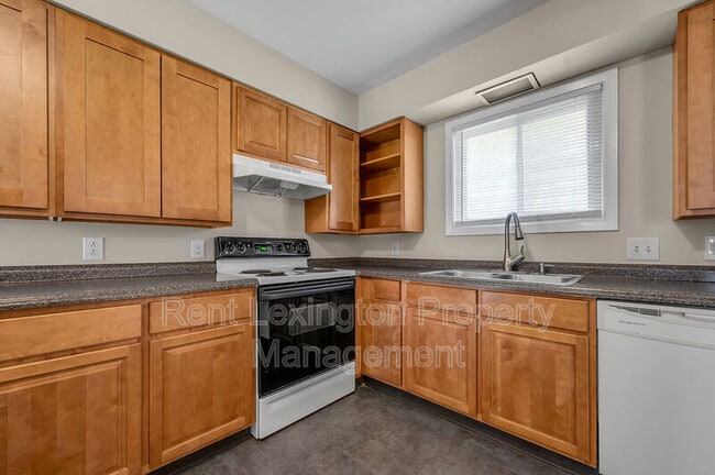 Building Photo - 833 Malabu Dr