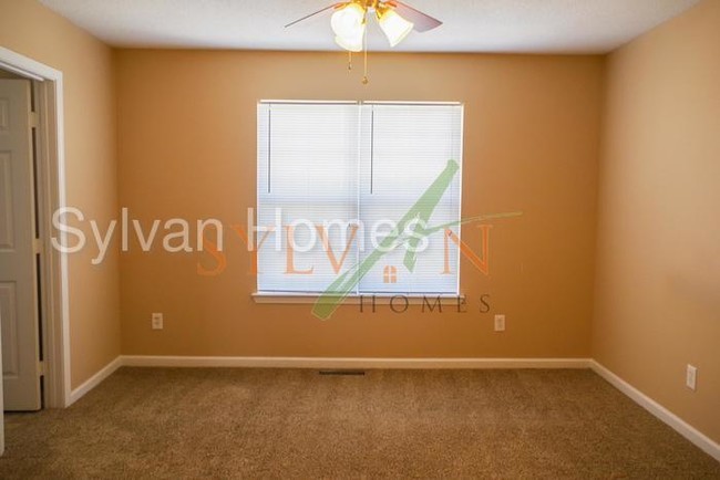 Foto del edificio - 2451 Brianna Dr