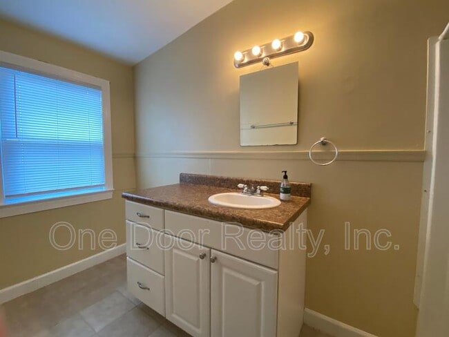 Photo - 1107 B Richmond Rd Apartment