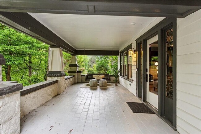 Foto del edificio - 843 Monroe Dr NE