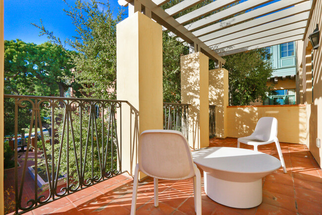 Foto del edificio - Los Patios De Cordova 218 S Oakland Ave