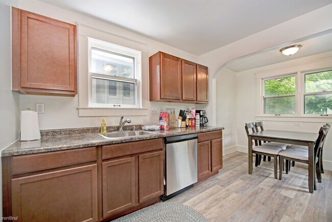 Foto del edificio - 4 br, 1.5 bath House - 1300 S Main St