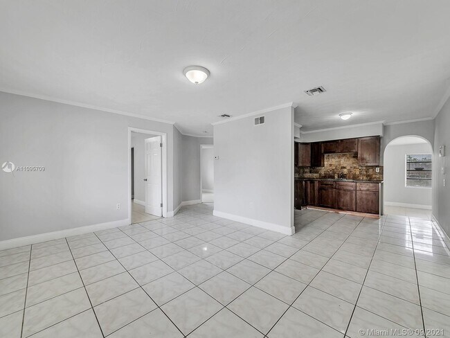 Foto del edificio - 6812 SW 22nd St