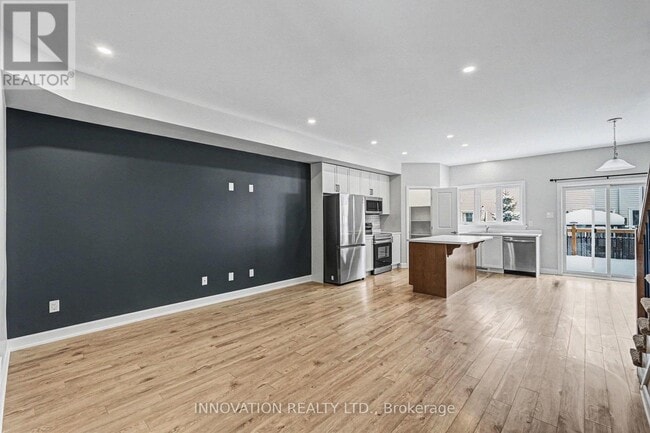 Building Photo - 82 Vimy Ridge Cres