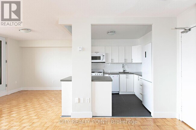 Photo du bâtiment - 666-666 Spadina Ave.