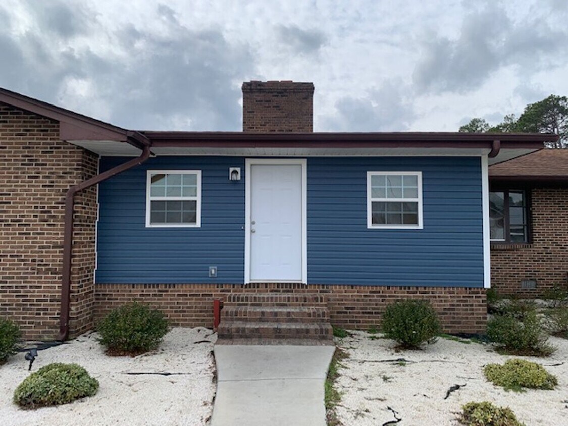 618 Hiawatha Rd Unit B, Pembroke, NC 28372 Room for Rent in Pembroke