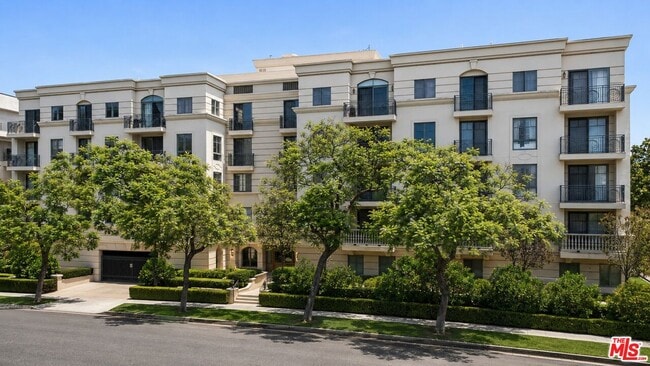 Building Photo - 430 N Oakhurst Dr