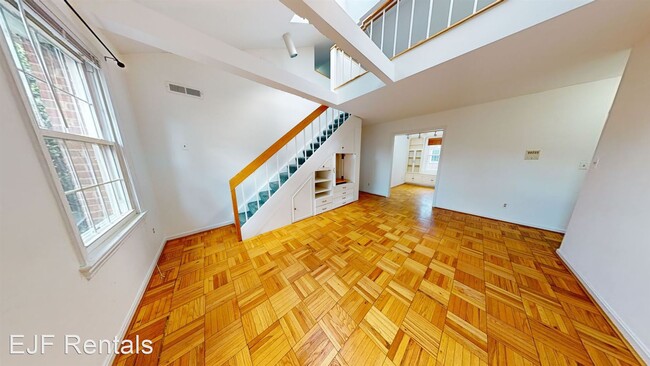 Building Photo - 2 br, 1 bath House - 2730 Ordway Street NW...