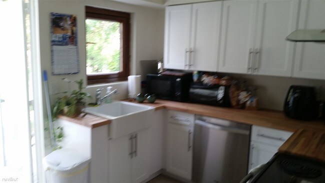 Building Photo - 2 br, 2 bath Townhome - 839 Sw 13th Street