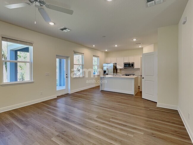 Foto del edificio - 4768 Tributary Ln